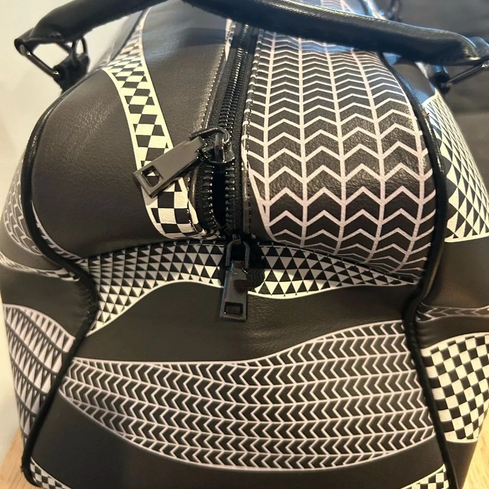 Hawaii Finest (Hi Finest) Tribal Pattern Duffle Carry on Travel Bag